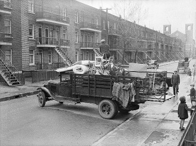 Moving truck